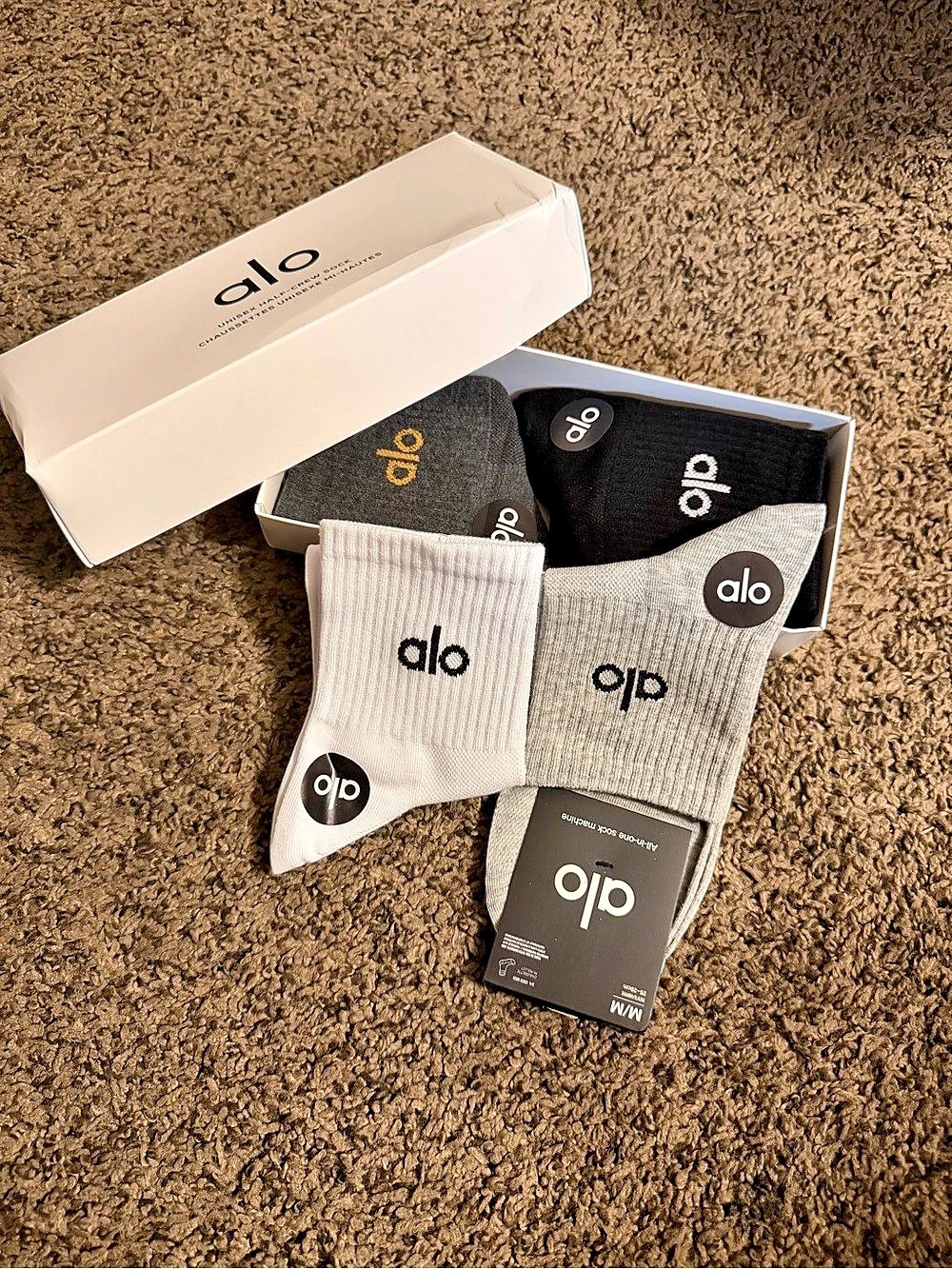 alo Ribbed Socks 4-Pair Set NWT in Gray & Black 5 pieces